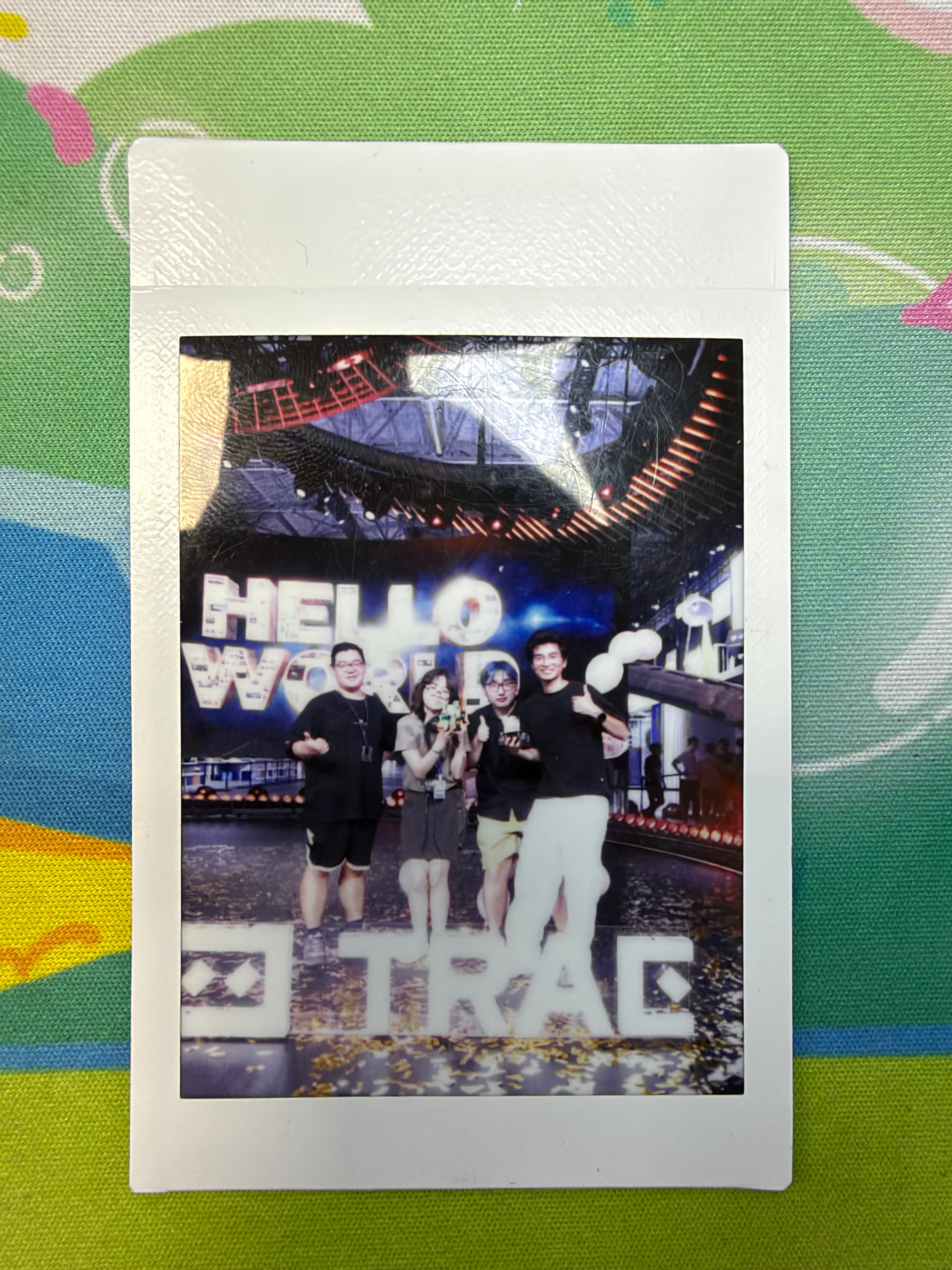 我们和朋友一饼在 TRAE 创造力大赛的四人合影